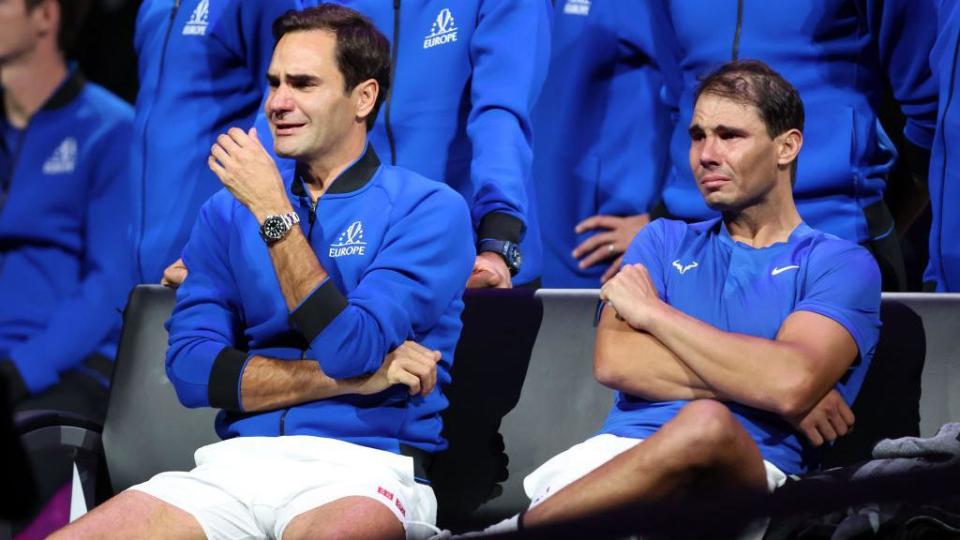 Nadal y Federer lloran durante la despedida de Federer en la Laver Cup. 