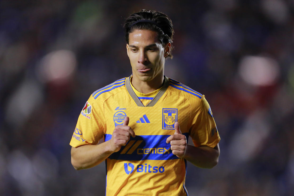 Diego Lainez en el partido de Tigres ante Cruz Azul en febrero pasado. (Mauricio Salas/ Jam Media/Getty Images)