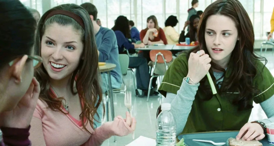 Anna Kendrick and Kristen Stewart in Twilight (Credit: Lionsgate)