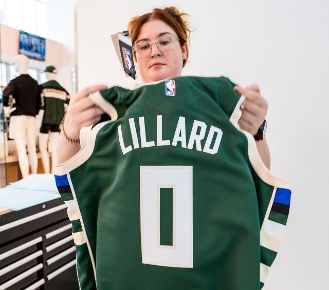 Milwaukee Bucks Team Shop in NBA Fan Shop 