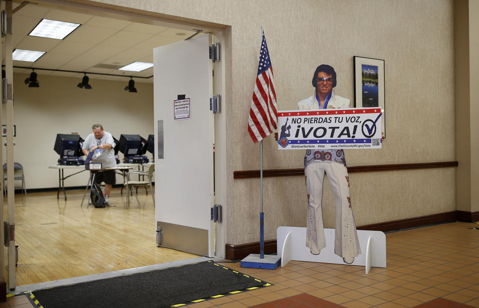 A reminder for people to vote at an early primary election polling site, Las Vegas, May 31, 2016. (Photo: John Locher/AP)