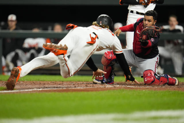 Orioles, playing with 'heavy heart,' shut out Nationals, 1-0