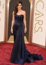 <p>Year: 2014<br>Designer: Alexander McQueen<br>Cost: $40,000<br>The year she was nominated for Best Actress for her performance in ‘Gravity’, Bullock rocked the red carpet with this simple yet expensive midnight blue gown.<br></p>