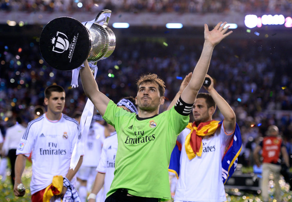 Real goalkeeper Iker Casillas lifts the trophy at the end of the final of the Copa del Rey between FC Barcelona and Real Madrid at the Mestalla stadium in Valencia, Spain, Wednesday, April 16, 2014. Real defeated Barcelona 2-1. (AP Photo/Manu Fernandez)