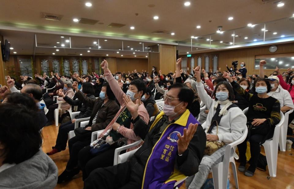 司儀張嘉玲詢問會眾：「在臺北小巨蛋的入經藏演繹，有一句關鍵詞『我願意』，大家願意一起共善做好事助人嗎？」與會大眾紛紛舉起手地說「我願意」。