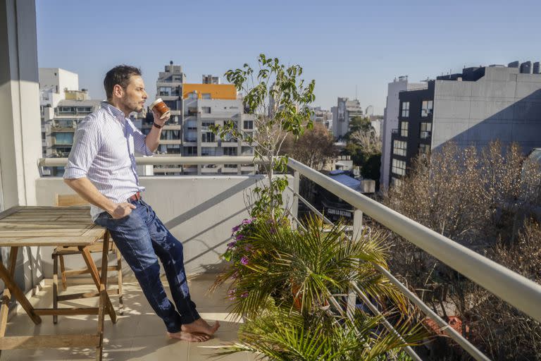 De poco salir, disfruta de su departamento de Palermo