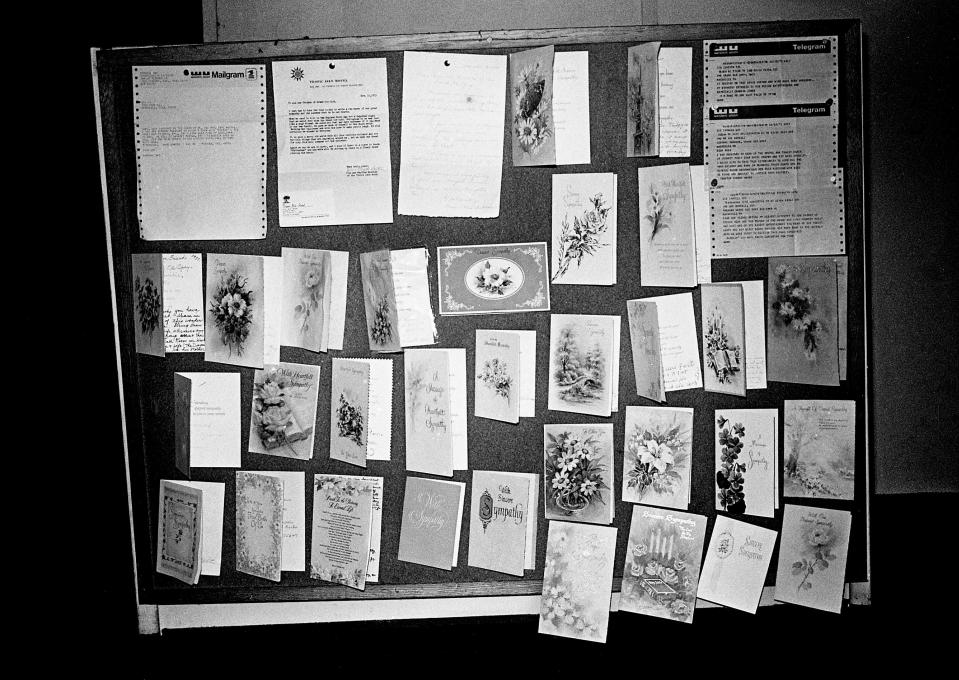 A bulletin board backstage at the Grand Ole Opry House Nov. 16, 1973 displays sympathy cards and messages sent as a result of the deaths of Opry member David (Stringbean) Akeman and his wife, Estelle.