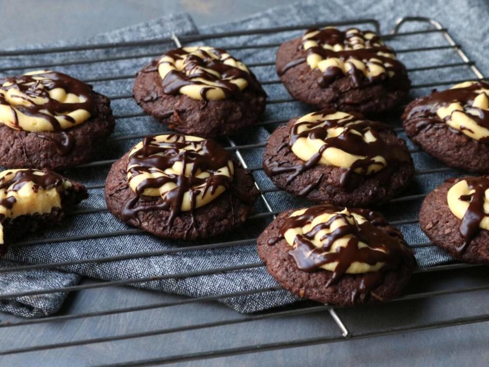 These Nanaimo bar cookies take all the classic flavours of a Nanaimo bar and transform them into cookie goodness. (Julie Van Rosendaal - image credit)