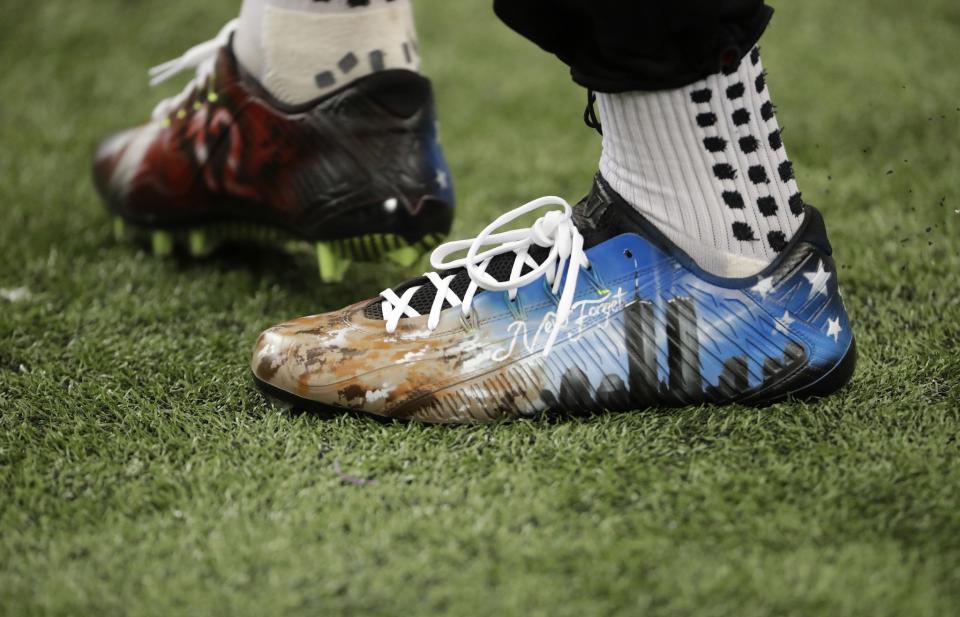 <p>Atlanta Falcons wide receiver Julio Jones warms up wearing cleats in remembrance of 9/11 before the first half of an NFL football game, Sunday, Sept. 11, 2016, in Atlanta. (AP Photo/David Goldman) </p>