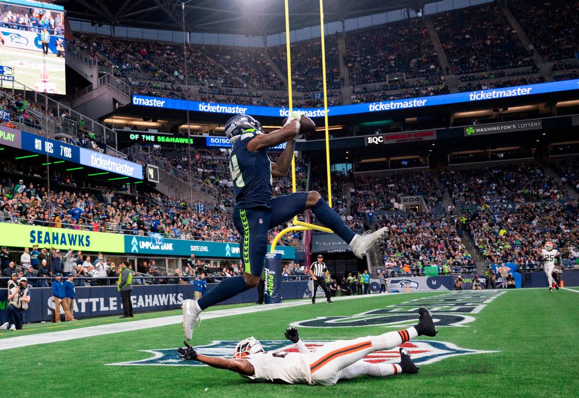 Seattle Seahawks wide receiver DK Metcalf (14) snags a touchdown over Cleveland Browns cornerback Justin Hardee Sr. (28) during the first quarterof the preseason game at Lumen Field, on Saturday, Aug. 24, 2024 in Seattle, Wash.