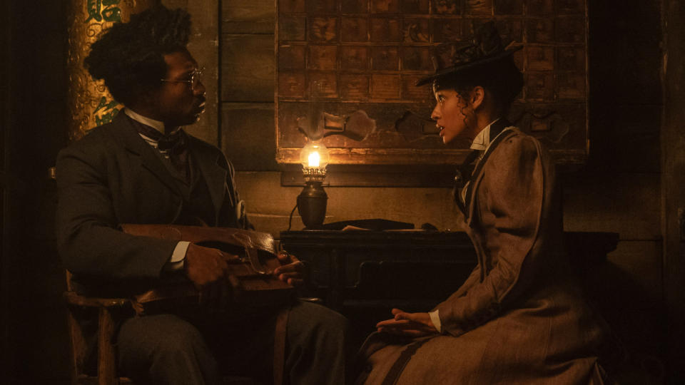 Jonathan Majors and Gugu Mbatha-Raw having a conversation by low lantern light in Loki Season 2.