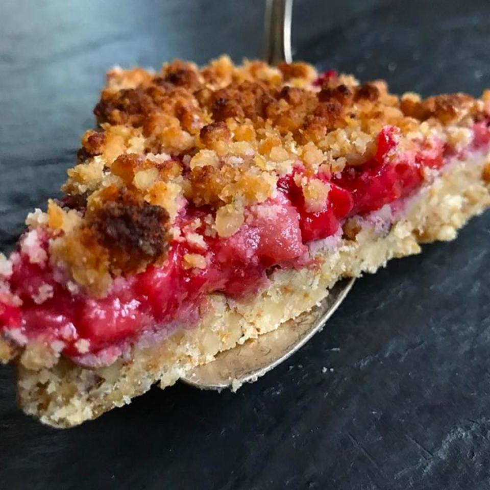 Keto Strawberry Rhubarb Crumble