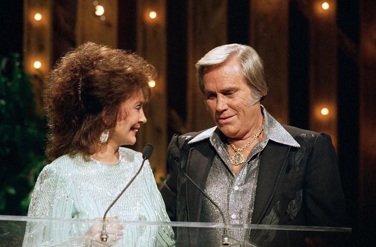 Country star George Jones, right, chats with singer Loretta Lynn as he receives the Living Legend Award during the annual Music City News Country Awards, June 9, 1987, Nashville, Tenn. (AP Photo/Mark Humphrey)
