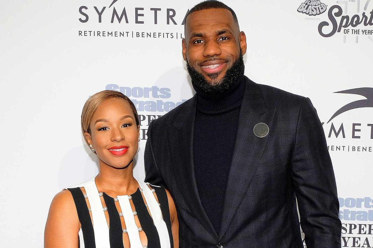 LeBron Jaмes' Wife Saʋannah Talks People Thirsting Oʋer Her Online: 'I Appreciate It'