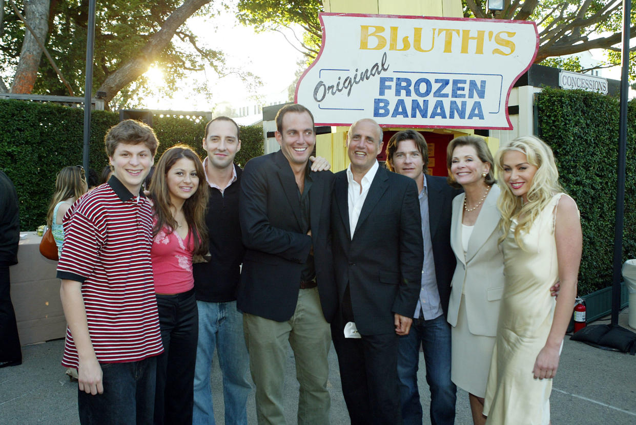 LOS ANGELES - AUGUST 13:  (L to R) Cast members Michael Cera, Alia Shawkat, Tony Hale, Will Arnett, Jeffrey Tambor, Jason Bateman, Jessica Walter and Portia de Rossi pose at a cocktail party and script reading for FOX-TV's 