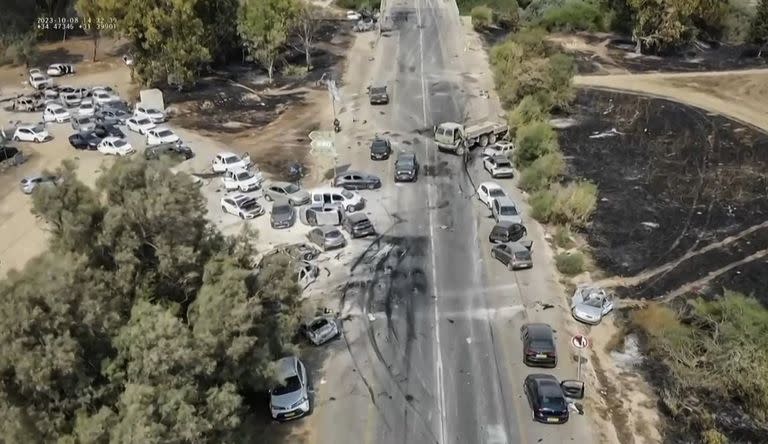 Las secuelas de un ataque al festival de música Supernova por parte de militantes de Hamas, cerca del kibutz Reim en el desierto de Negev en el sur de Israel el 8 de octubre. 