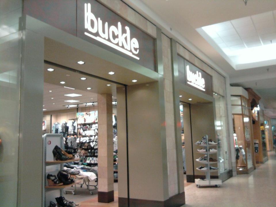 13) Buckle