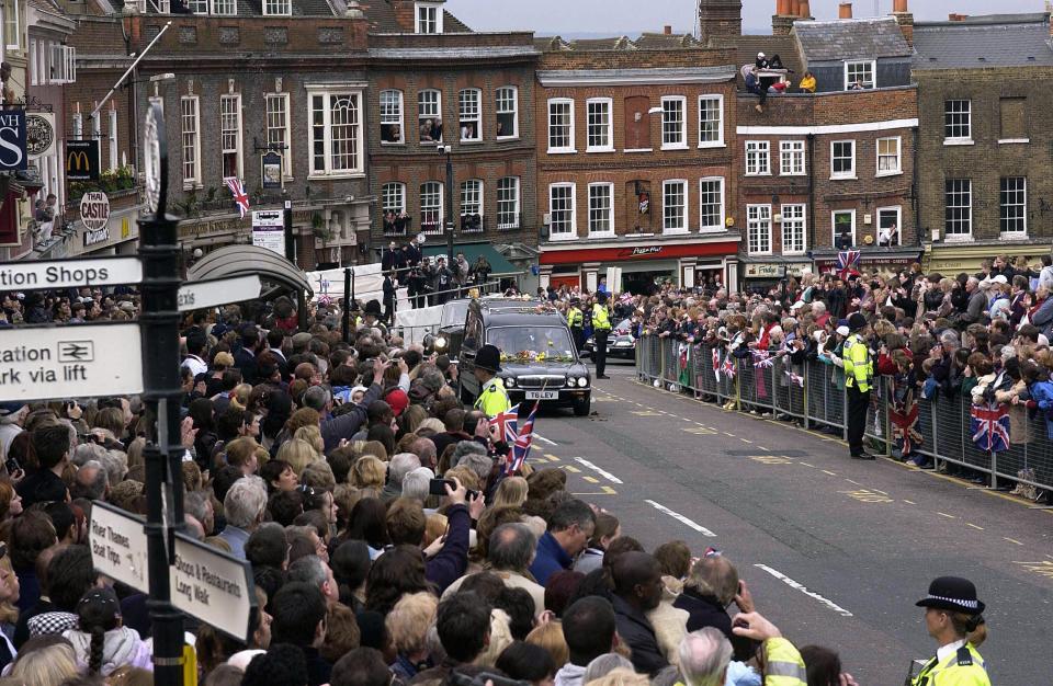 The Queen Mother’s hearse being driven through WindsorDavid Hartley/Shutterstock