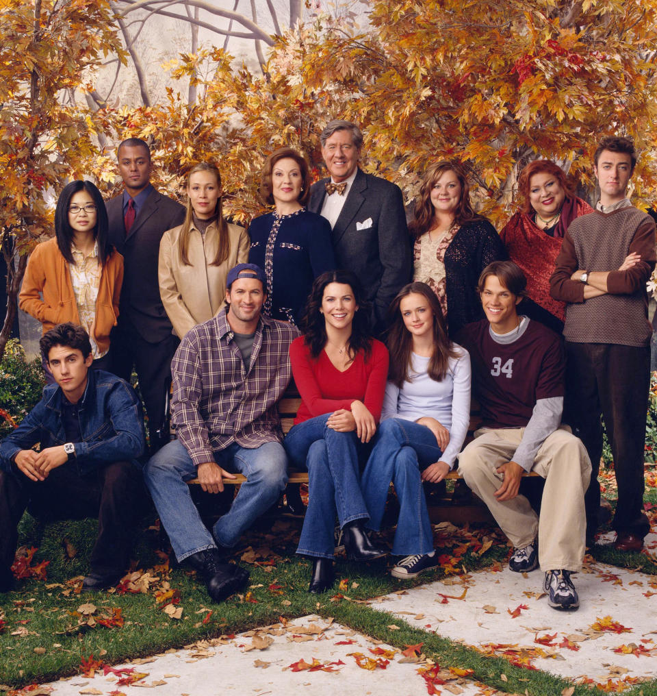 <em>Gilmore Girls</em> cast. (Photo: Everett Collection)