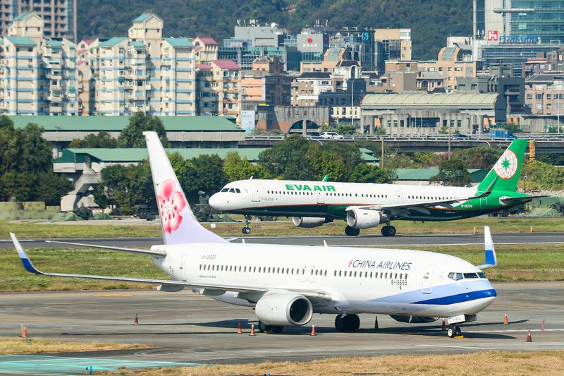 航空雙雄華航（2610）、長榮航（2618）上周股價飆逾二成，股東卻下車，人數不增反減逾2萬人。資料照片：中央社