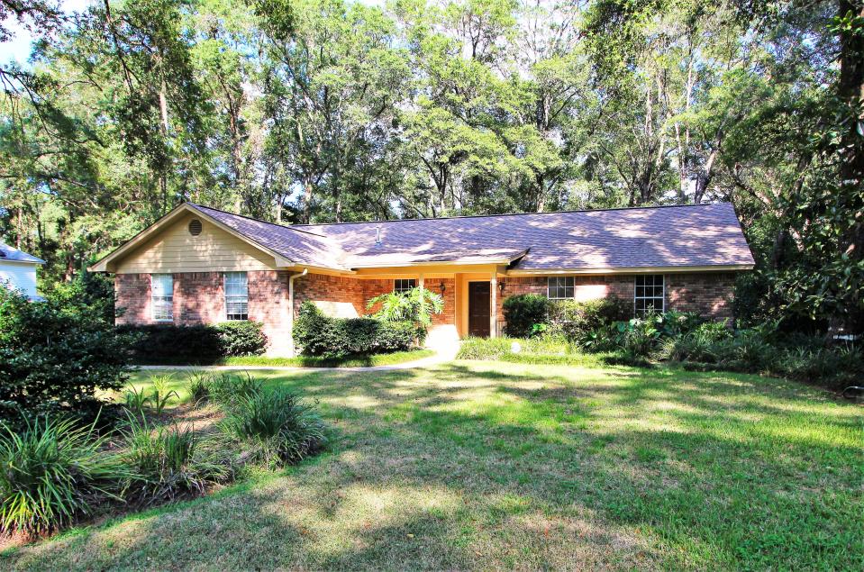 This home in Benjamin's Run, built in 1992 sold Oct. 14, 2022 for $355,000.  It has 1835 sq. ft. with 3 bedrooms & 2 baths. It was under contract the day it was listed.