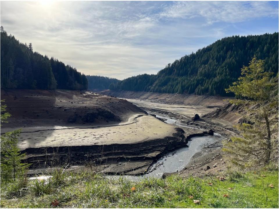 Green Peter Reservoir during deep drawdown of 2023 at Quartzville Creek.