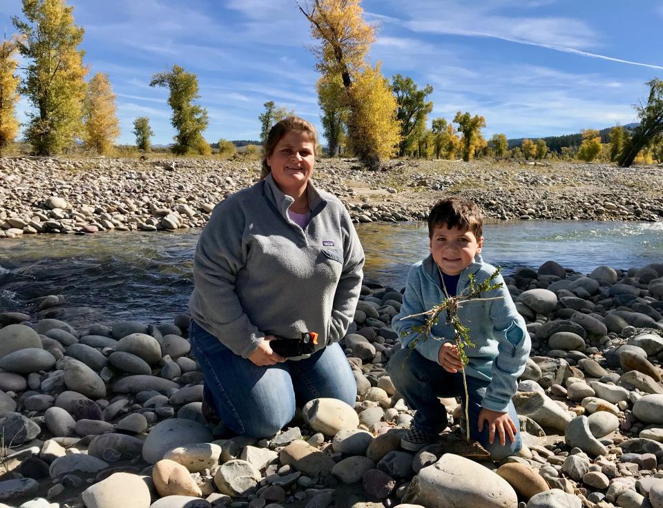 Marianne and Caleb Kay with their home made cross close to where Gabby Petito’s body was found (Andrew Buncombe)