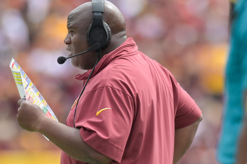 Sep 10, 2023; Landover, Maryland, USA; Washington Commanders assistant head coach/offensive coordinator Eric Bieniemy stands on the sidelines during the first quarter against <a class="link " href="https://sports.yahoo.com/nfl/teams/arizona/" data-i13n="sec:content-canvas;subsec:anchor_text;elm:context_link" data-ylk="slk:Arizona Cardinals;sec:content-canvas;subsec:anchor_text;elm:context_link;itc:0">Arizona Cardinals</a> at FedExField. Mandatory Credit: Tommy Gilligan-USA TODAY Sports