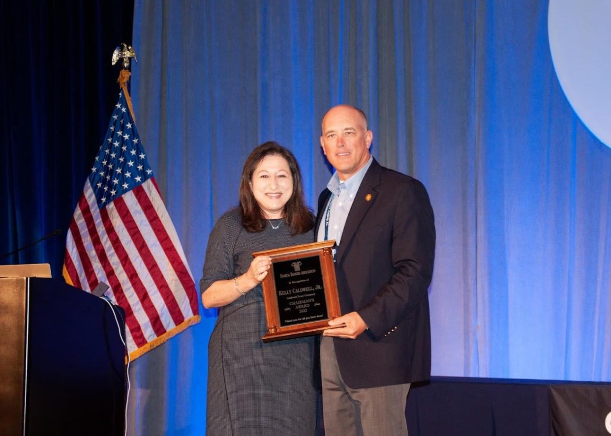 Outgoing FBA Chair Fabiola Brumley presents the Chairman's Award to Kelly Caldwell Jr. at the 134th Annual Meeting of the Florida Bankers Association.