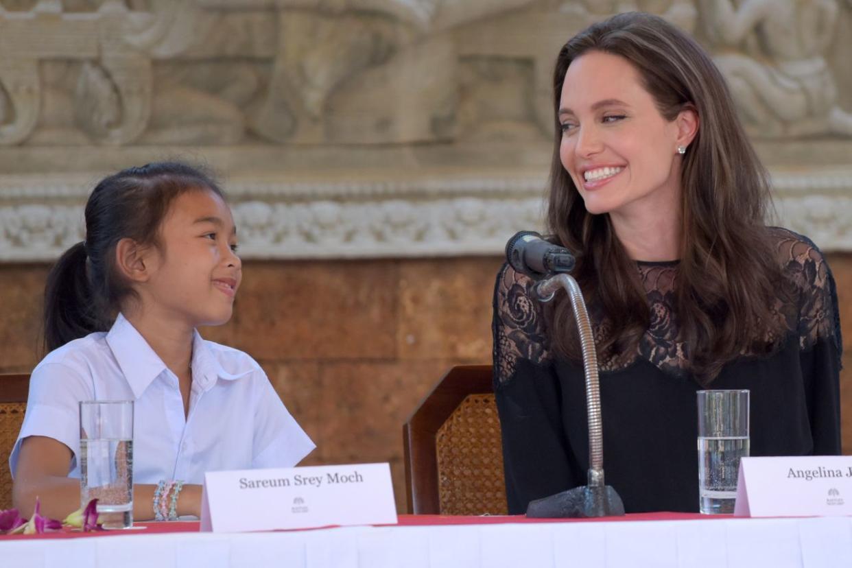 Hollywood star Angelina Jolie (R) interacts with Cambodian child actress Sareum Srey Moch during a press conference at a hotel in Siem Reap on February 18, 2017. Angelina Jolie will unveil her new film on the horrors of the Khmer Rouge era on February 18 at the ancient Angkor Wat temple complex in Cambodia, a country the star shares a deep affinity with through her adopted son Maddox. / AFP / TANG CHHIN SOTHY        (Photo credit should read TANG CHHIN SOTHY/AFP/Getty Images)