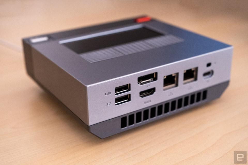Mini PC Ayaneo AM02 inspirada en NES