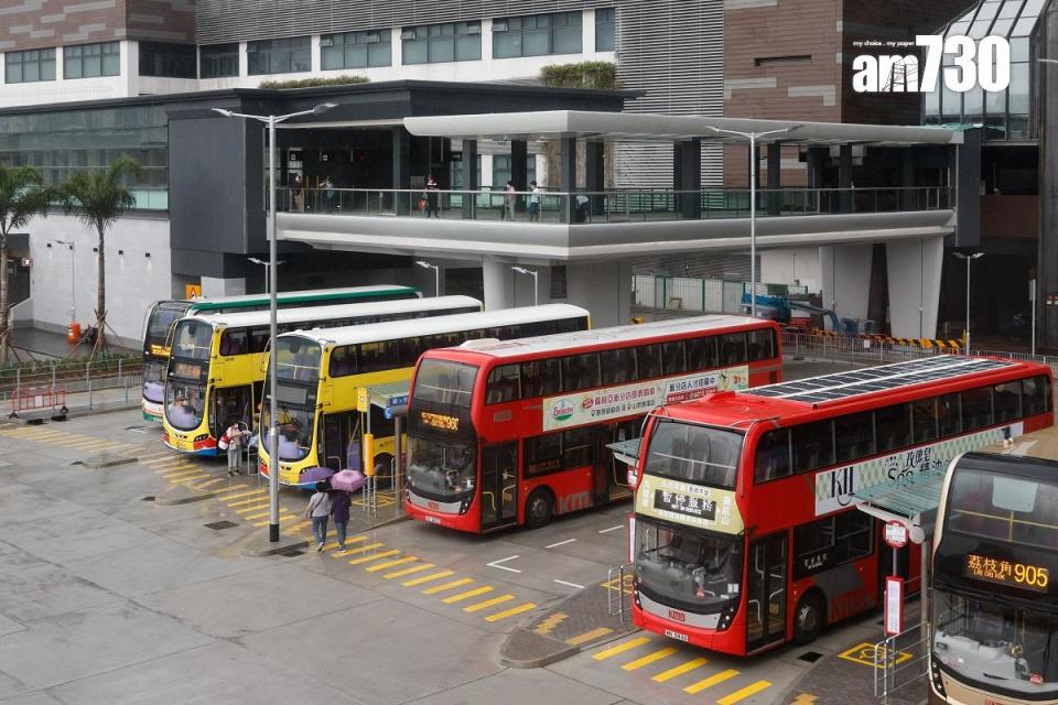 據了解，有專營巴士公司近日因大量車長隔離或檢疫，影響巴士服務和班次。(資料圖片／蘇文傑攝)