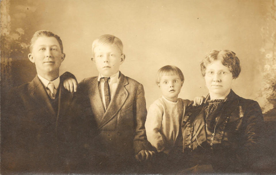 Lucy Vandervort Cox or 'Grandma Cox' and her family. (Courtesy Jennifer Weinbrecht)