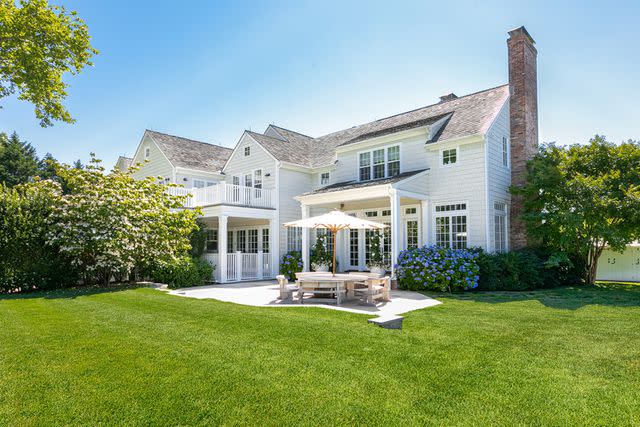 <p>Saunders and Associates</p> Alec Baldwin's Hamptons home