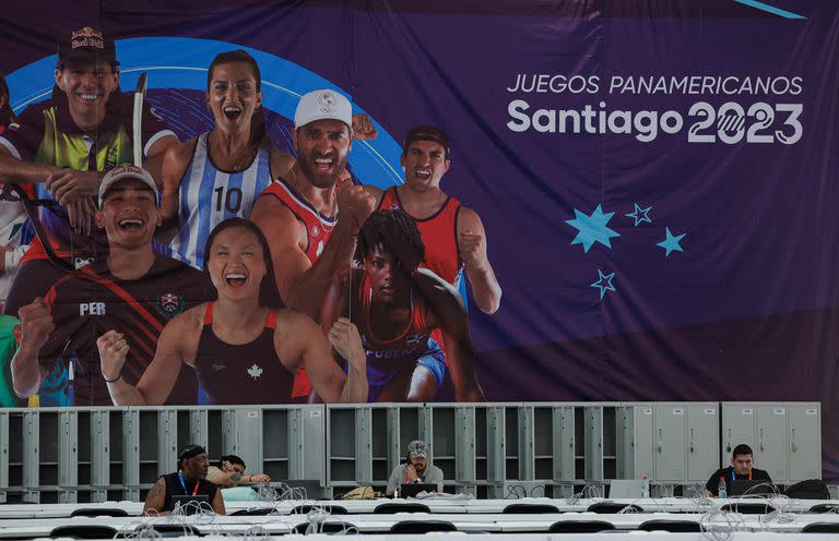 El Centro de Prensa del Estadio Nacional luce con gigantografías de los atletas más representativos