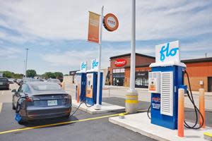 Baseload and NRCan announced the funding partnership today at The Burlington Centre, the location of Baseload’s most recent operationalized EV charging station.