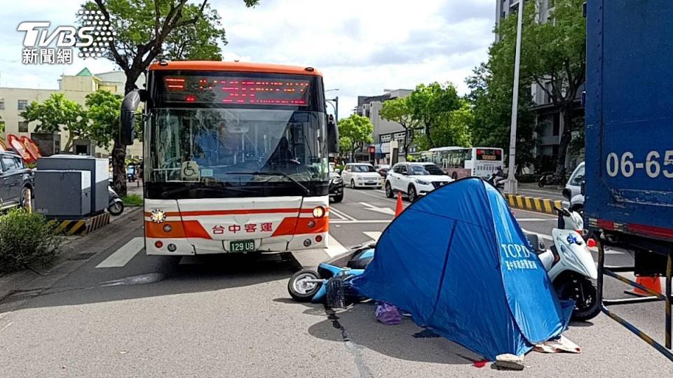 台中市潭子區今（12）日上午8時15分左右發生一起死亡車禍。（圖／TVBS）