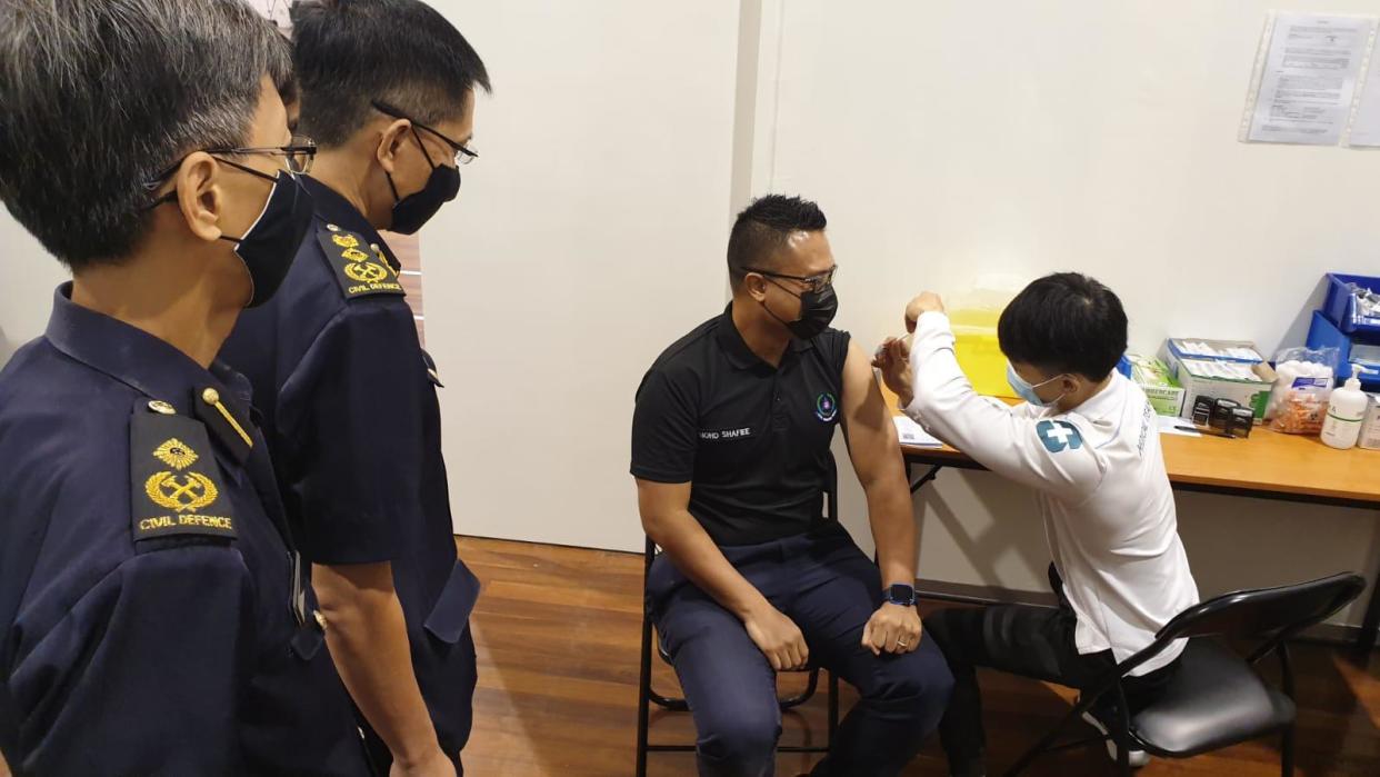 Warrant Officer 1 Mohamed Shafiee Jamin, an SCDF paramedic, receiving his vaccination on Monday (11 January). (PHOTO: MHA)