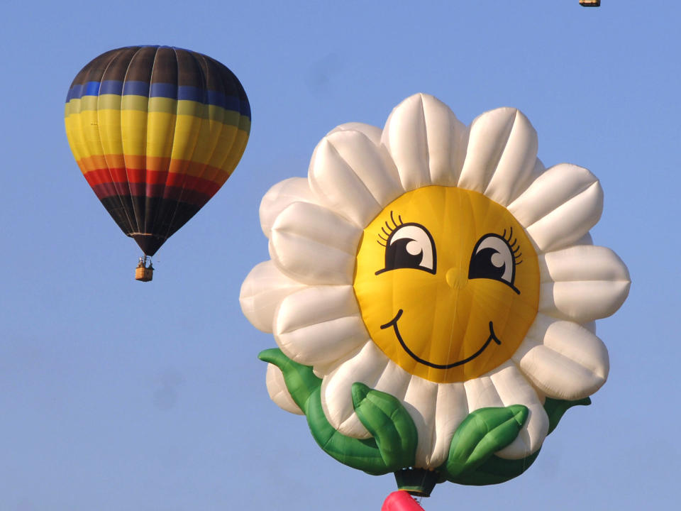 Albuquerque International Balloon Fiesta - Morning Ascent  - October 8, 2005