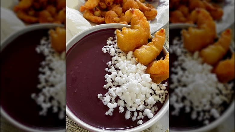 Açaí with tapioca and shrimp