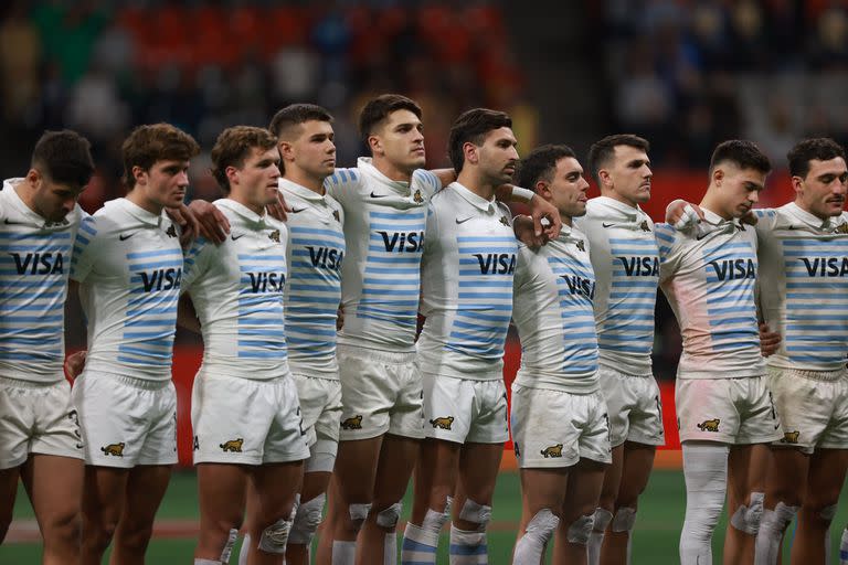 La formación para escuchar el himno argentino antes de la final