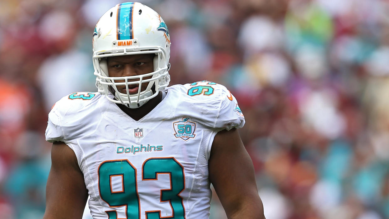 LANDOVER, MD - SEPTEMBER 13: Defensive tackle Ndamukong Suh #93 of the Miami Dolphins in action against the Washington Redskins at FedExField on September 13, 2015 in Landover, Maryland.