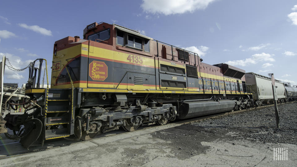 Canadian Pacific Kansas City is adding 1,000 refrigerated intermodal containers to its Mexico-to-Chicago cross-border train service. (Photo: Jim Allen/FreightWaves)