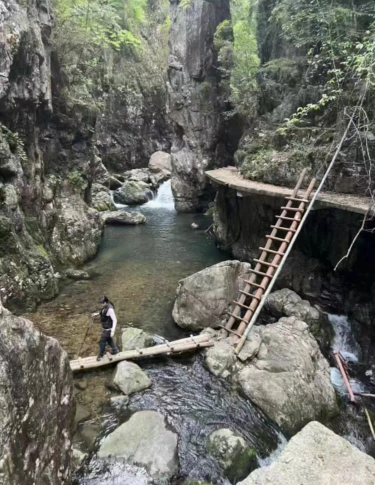 石人峽出事地點漲水前。（圖／翻攝自微博）