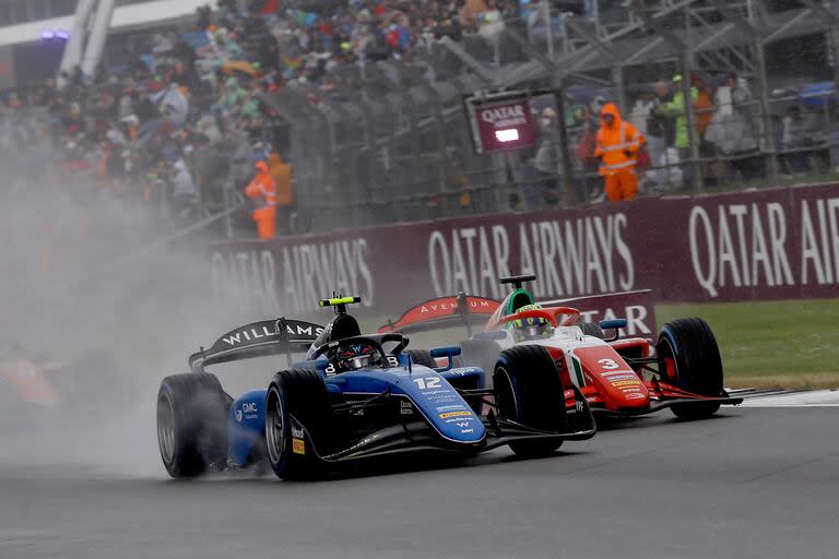 Franco Colapinto en su MP Motorsport lucha con Oliver Bearman: el argentino vivió un fin de semana increíble en Silverstone. (Photo by Joe Portlock - Formula 1/Formula Motorsport Limited via Getty Images)