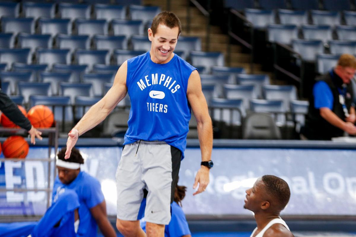 Sources: Texas hires Memphis basketball strength and and conditioning coach Darby Rich