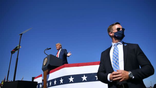 PHOTO: A US secret service agent stands guard as President Donald Trump speaks during a rally at Prescott Regional Airport in Prescott, Ariz., Oct. 19, 2020. (Mandel Ngan/AFP via Getty Images)