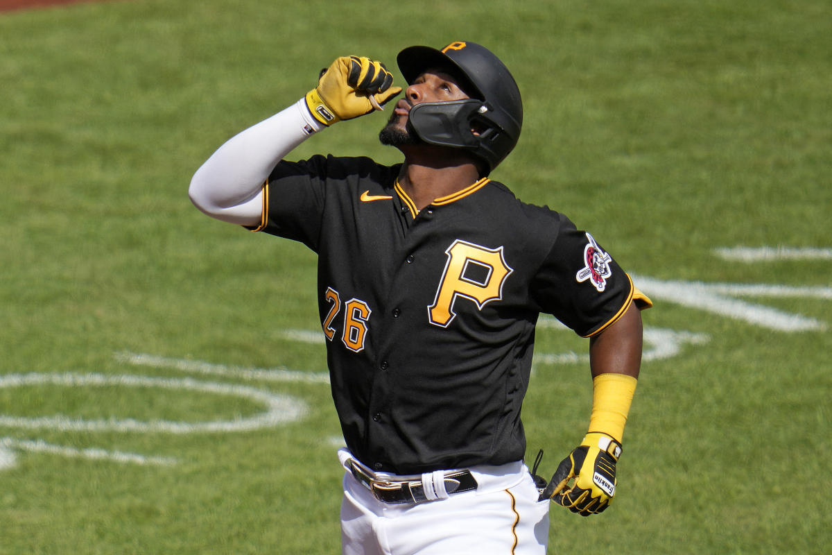 Pirates take advantage of a fortunate bounce to slip by Yankees 3