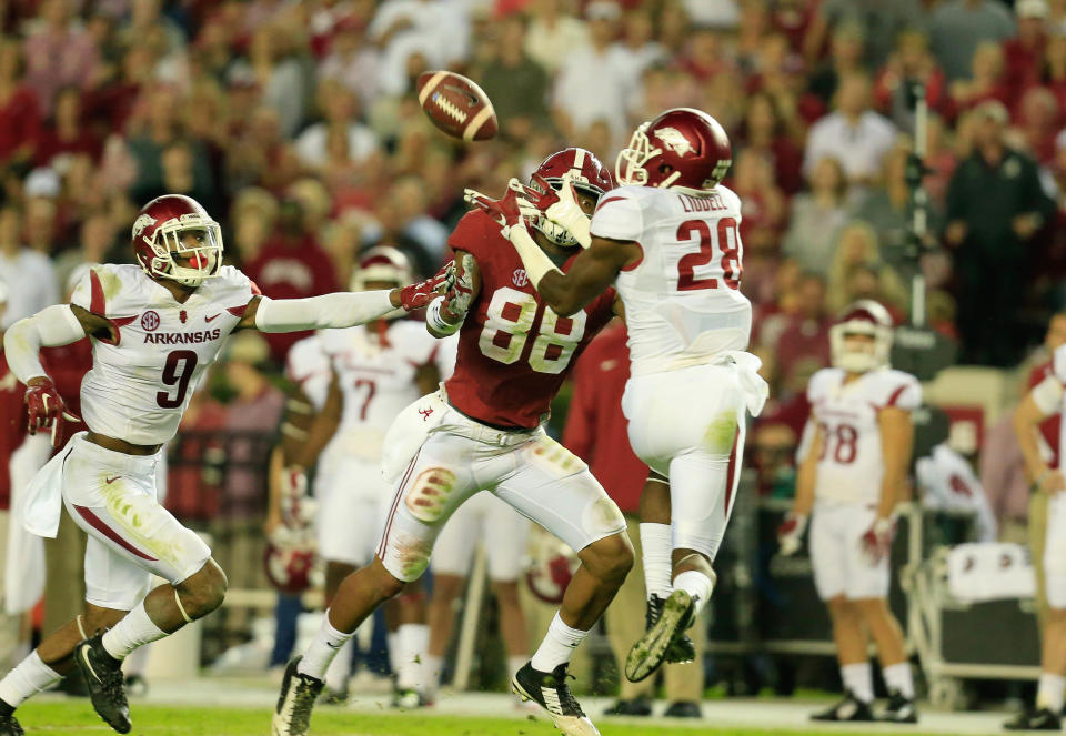 Oct 10, 2015; Tuscaloosa, AL, USA; Arkansas Razorbacks defensive back Josh Liddell (28) intercepts the ball as <a class="link " href="https://sports.yahoo.com/ncaaw/teams/alabama/" data-i13n="sec:content-canvas;subsec:anchor_text;elm:context_link" data-ylk="slk:Alabama Crimson Tide;sec:content-canvas;subsec:anchor_text;elm:context_link;itc:0">Alabama Crimson Tide</a> tight end <a class="link " href="https://sports.yahoo.com/nfl/players/30132" data-i13n="sec:content-canvas;subsec:anchor_text;elm:context_link" data-ylk="slk:O.J. Howard;sec:content-canvas;subsec:anchor_text;elm:context_link;itc:0">O.J. Howard</a> (88) tackles him at Bryant-Denny Stadium. Mandatory Credit: Marvin Gentry-USA TODAY Sports