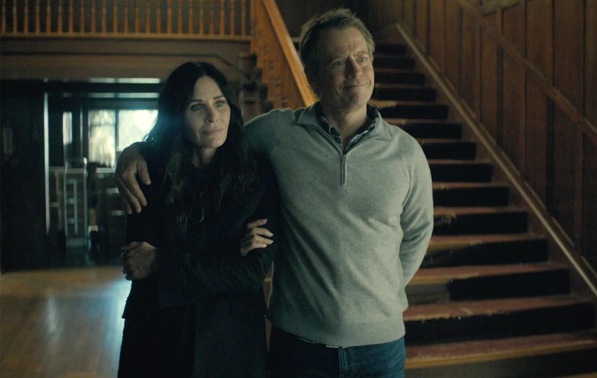 Kinnear S Porn - Courteney Cox and Greg Kinnear Look to Start Anew by Moving into Old  Mansion in Shining Vale First Look